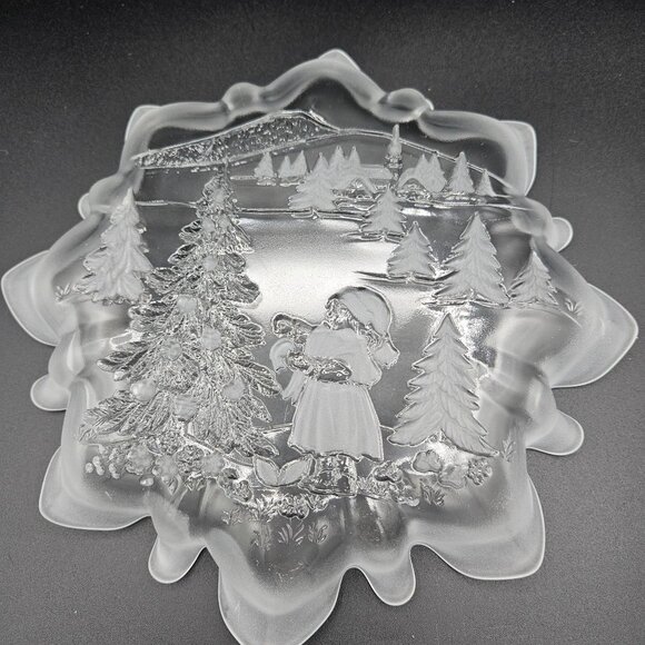 Vintage Clear Glass Decorative Plate With Embossed Winter Scene & Girl Decoratin - Picture 6 of 6